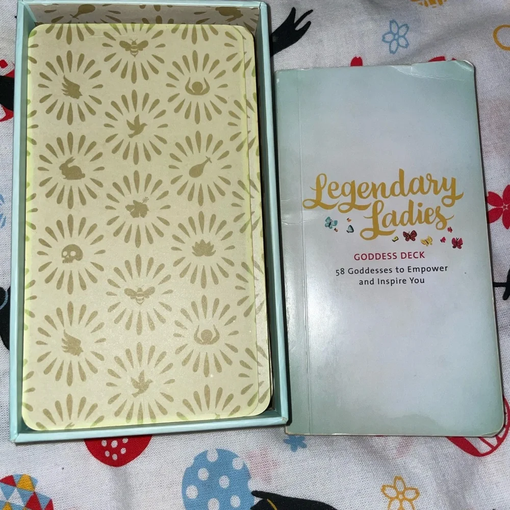 Legendary Ladies Goddess Oracle Deck - Picture 3 of 4